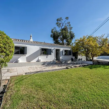 Holiday home Caramujeira Country House, Marinha *